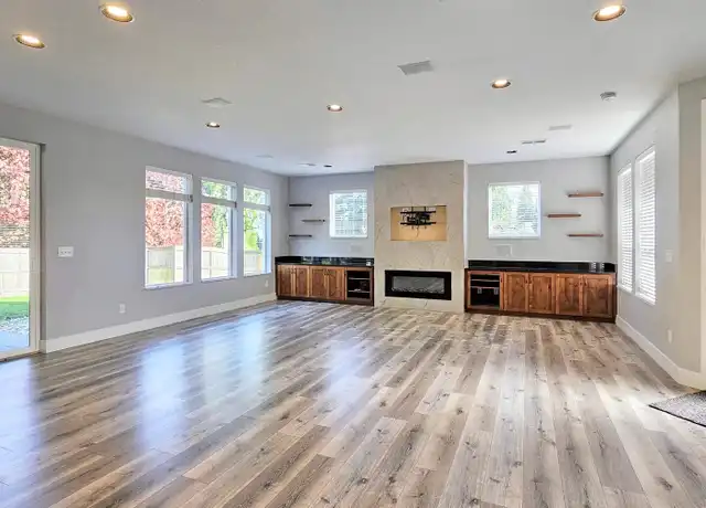 Property at 2508 NE 58th St, Vancouver, WA, 98663, 4 beds, 2.5 baths, [object Object]