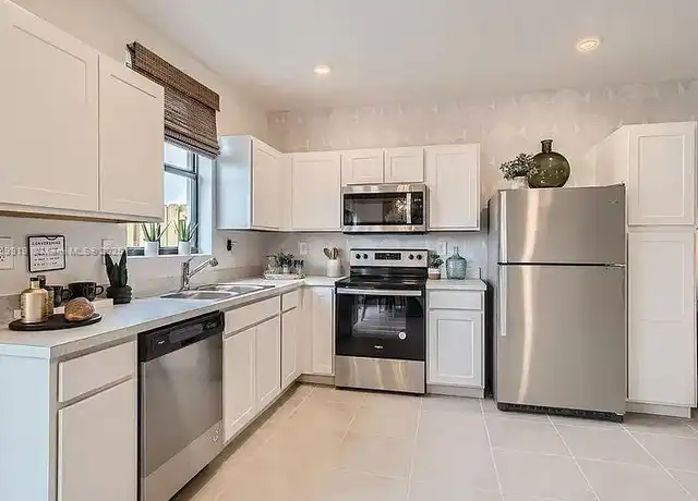 Property at 390 NE 12th St, Florida City, FL, 33034, 3 beds, 3 baths, [object Object]