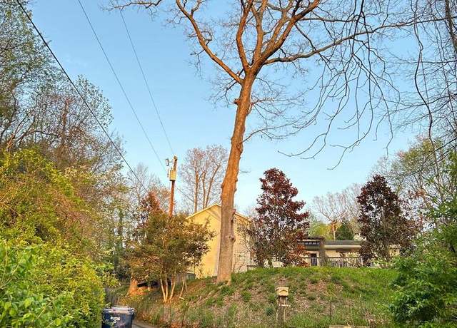 Photo of 9740 Deerhaven Ln, Great Falls, VA 22066