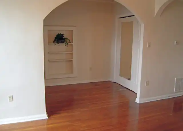 Property at 3536 N Meridian St Unit 212, Indianapolis, IN, 46208, 2 beds, 1 bath, [object Object]