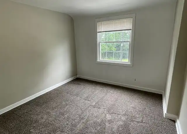 Property at 272-274 Oak Dr, Coraopolis, PA, 15108, 2 beds, 1 bath, [object Object]