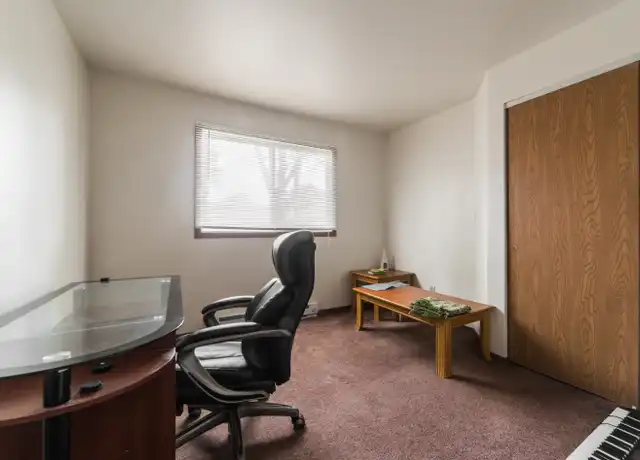 Property at 820 Edgebrook Dr Unit 1, DeKalb, IL, 60115, 3 beds, 1 bath, [object Object]