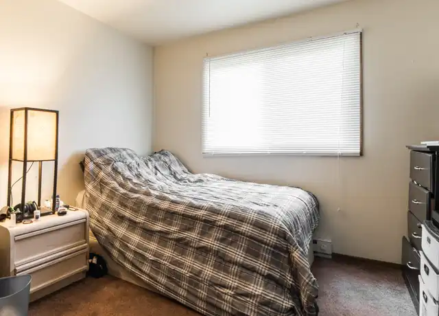 Property at 820 Edgebrook Dr Unit 1, DeKalb, IL, 60115, 3 beds, 1 bath, [object Object]
