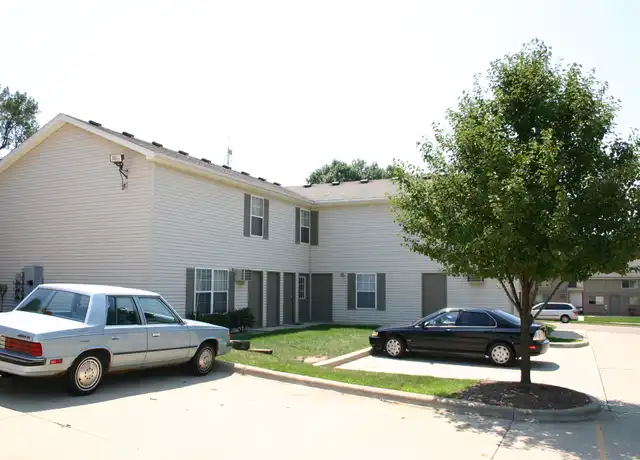 Property at 326 E Vernon Ave Unit 01, Normal, IL, 61761, 1 bed, 1 bath, [object Object]