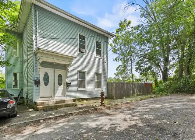Property at 132 Bartlett St Unit 132, Lowell, MA, 01852, 2 beds, 1 bath, [object Object]