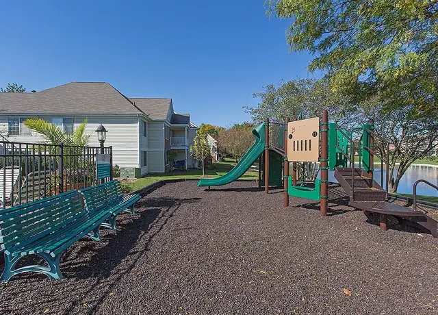 Photo of 880 Hadley Run Ln, Schaumburg, IL 60173