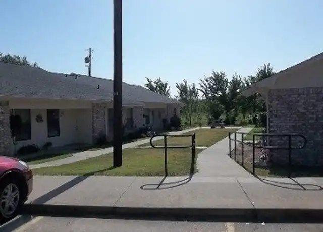 Property at 401 Bicentennial St, Bonham, TX, 75418, 1 bed, 1 bath, [object Object]
