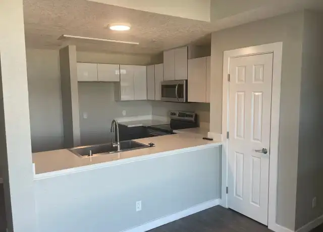 Property at 2111 W 17th St Unit H032, Santa Ana, CA, 92706, 1 bed, 1 bath, [object Object]