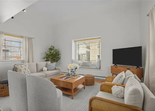 Property at 39 Simmons St, Newport, RI, 02840, 2 beds, 2 baths, [object Object]