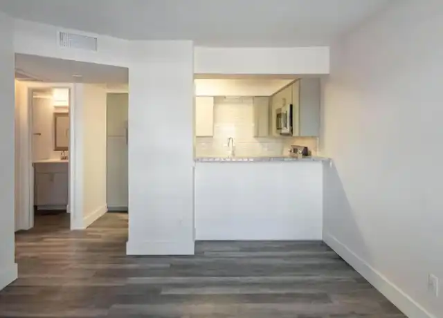 Property at 5704 W Thomas Rd, Phoenix, AZ, 85031, 1 bed, 1 bath, [object Object]