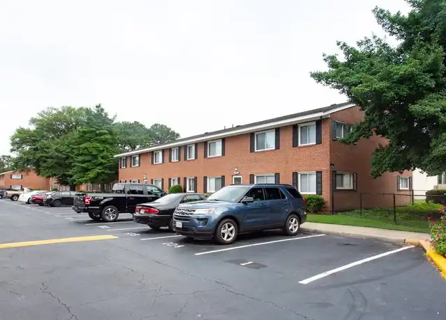 Property at Abbey Arms Apartments - 2010 Abbey Rd, Norfolk, VA, 23509, 1-2 bed, 1 bath, [object Object]