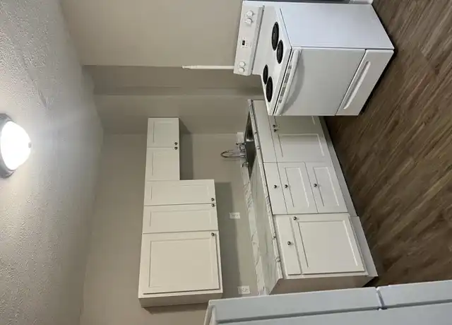 Property at 200 Center St Unit 2, Southgate, KY, 41071, 1 bed, 1 bath, [object Object]