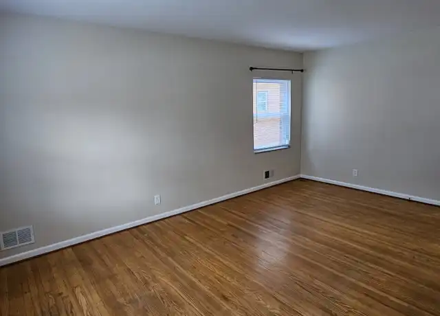 Property at 121 McArthur Dr, Louisville, KY, 40207, 1 bed, 1 bath, [object Object]