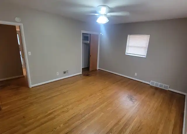 Property at 121 McArthur Dr, Louisville, KY, 40207, 1 bed, 1 bath, [object Object]