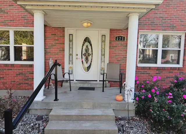 Property at 121 McArthur Dr, Louisville, KY, 40207, 1 bed, 1 bath, [object Object]