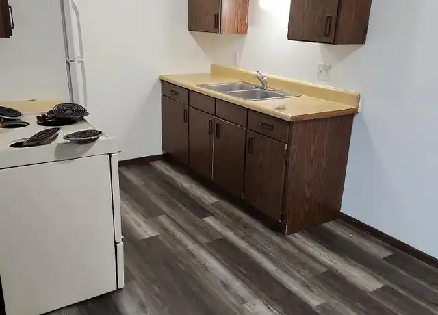 Property at 585 Adams Ave Unit 105, Owatonna, MN, 55060, 1 bed, 1 bath, [object Object]