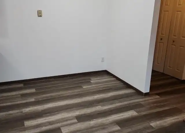 Property at 585 Adams Ave Unit 105, Owatonna, MN, 55060, 1 bed, 1 bath, [object Object]