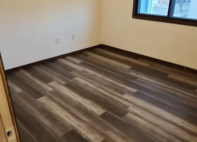 Property at 585 Adams Ave Unit 105, Owatonna, MN, 55060, 1 bed, 1 bath, [object Object]