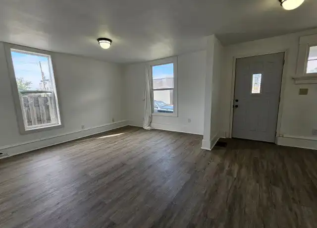 Property at 415 12th St SE Unit Lower, Cedar Rapids, IA, 52403, 1 bed, 1 bath, [object Object]