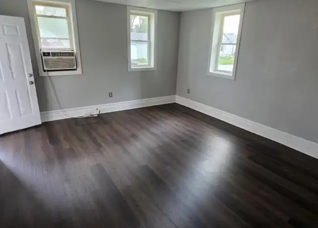 Property at 744 Union St, Columbus, IN, 47201, 2 beds, 1 bath, [object Object]