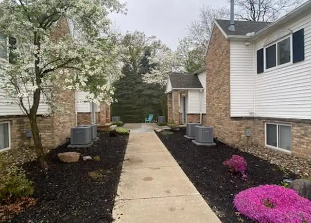 Property at 445 Graham Rd Unit 9, Cuyahoga Falls, OH, 44223, 2 beds, 1 bath, [object Object]