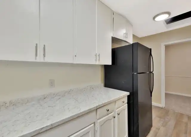 Property at 1638 N Hillside St, Wichita, KS, 67214, 2 beds, 1 bath, [object Object]