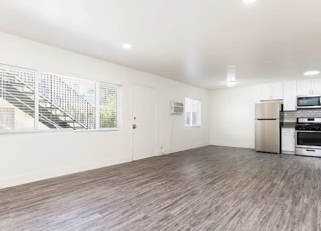 Photo of 14420 Valerio St, Van Nuys, CA 91405