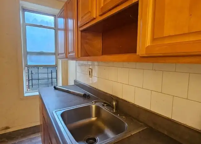 Property at 506 S Broadway Unit 3N, Yonkers, NY, 10705, 5 beds, 1 bath, [object Object]