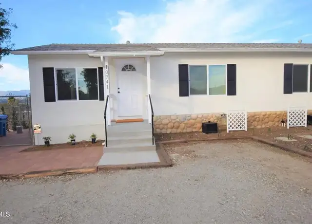 Photo of 10745 Ternez Dr, Moorpark, CA 93021