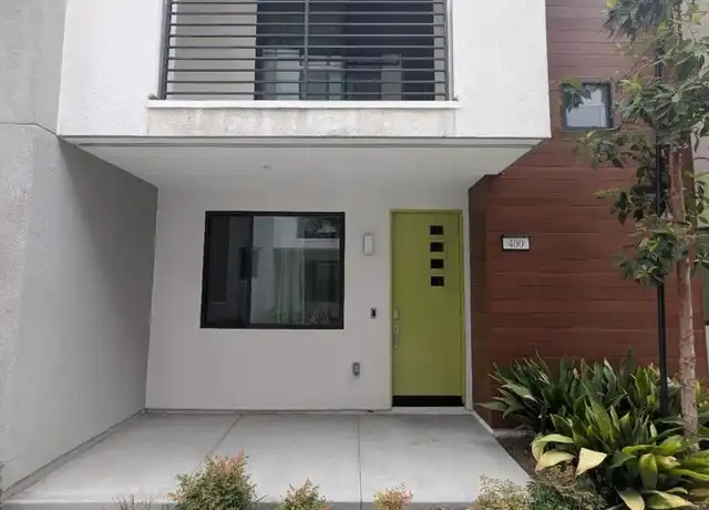 Property at 400 Transport, Tustin, CA, 92782, 3 beds, 2.5 baths, [object Object]
