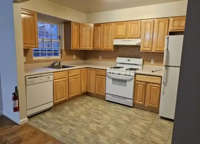 Property at 1042 Bergen St Unit 2R, Newark, NJ, 07112, 2 beds, 1 bath, [object Object]