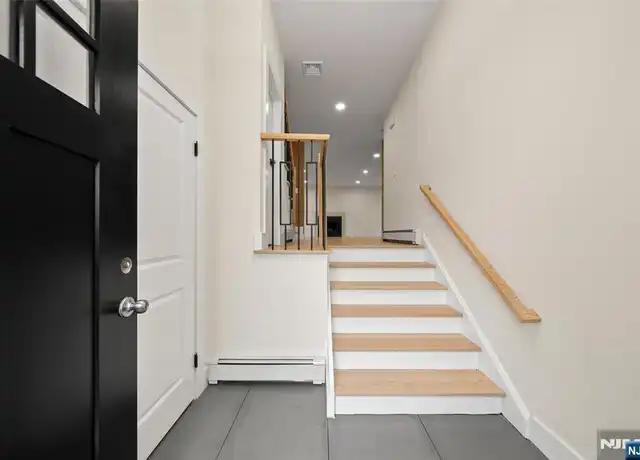 Property at 252 9th St Unit B, Palisades Park, NJ, 07650, 3 beds, 2.5 baths, [object Object]