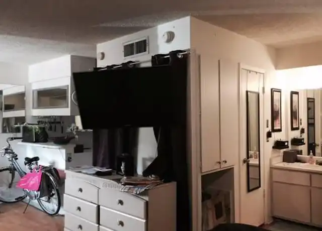 Property at 515 Krebs Ln, Austin, TX, 78704, 1 bed, 1 bath, [object Object]