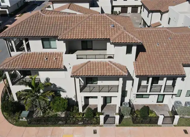 Property at 4242 NW 82nd Ave, Doral, FL, 33166, 3 beds, 2.5 baths, [object Object]