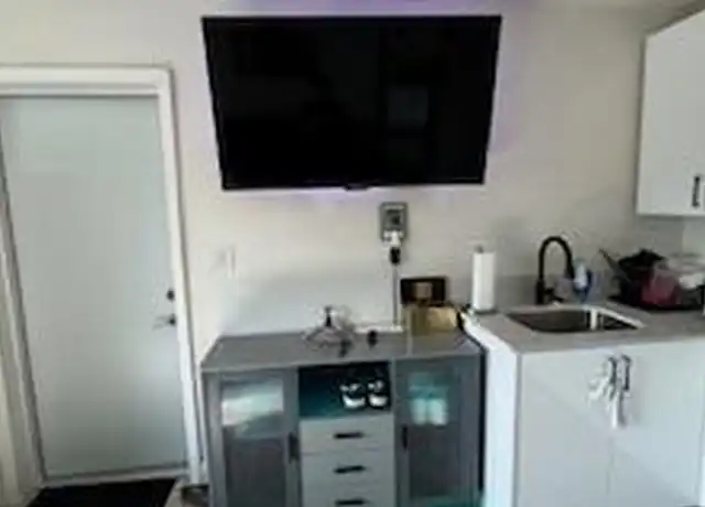 Property at 2161 NW 89th Ter Unit B, Pembroke Pines, FL, 33024, 1 bed, 1 bath, [object Object]