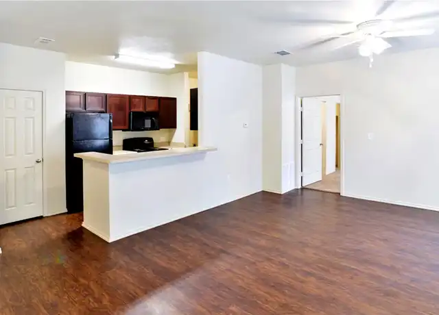 Property at Bentwood Apartments - 3201 W Loop 289, Lubbock, TX, 79407, 1 bed, 1 bath, [object Object]