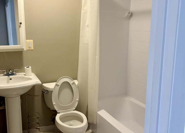 Photo of 5124 Cliffhaven Dr, Annandale, VA 22003