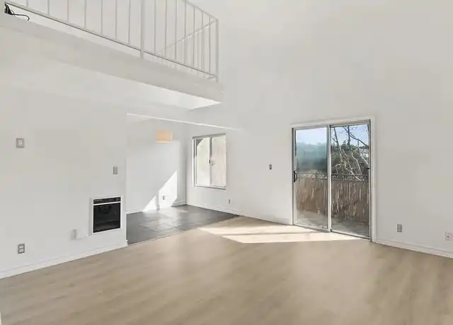 Property at 1125 Pico Blvd, Santa Monica, CA, 90405, 1 bed, 1 bath, [object Object]