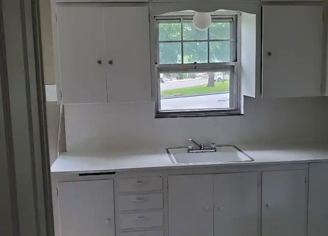Property at 1014 E College St Unit B, Independence, MO, 64050, 1 bed, 1 bath, [object Object]