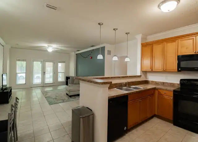 Property at 1185 SW 9th Rd, Gainesville, FL, 32601, 2 beds, 2 baths, [object Object]
