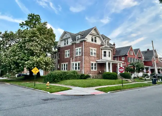 Property at 2010 Woodlawn Ave Unit 4, Wilmington, DE, 19806, 3 beds, 2 baths, [object Object]