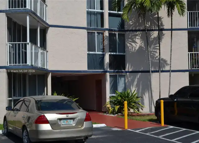 Property at 7125 NW 186th St Unit B403, Hialeah, FL, 33015, 1 bed, 1 bath, [object Object]