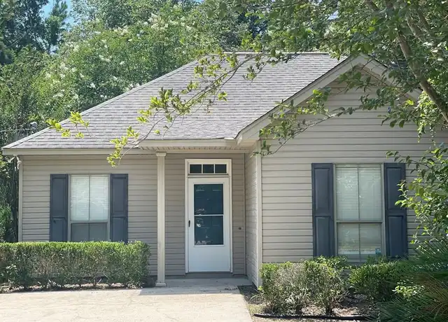 Property at 3350 Montgomery St, Mandeville, LA, 70448, 3 beds, 2 baths, [object Object]
