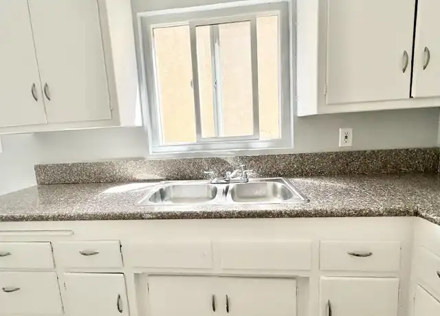 Property at 13714 S Inglewood Ave Unit B, Hawthorne, CA, 90250, 1 bed, 1 bath, [object Object]
