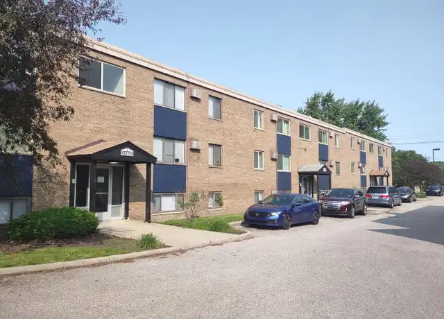Property at 14411 Triskett Rd Unit Q102, Cleveland, OH, 44111, 2 beds, 1 bath, [object Object]