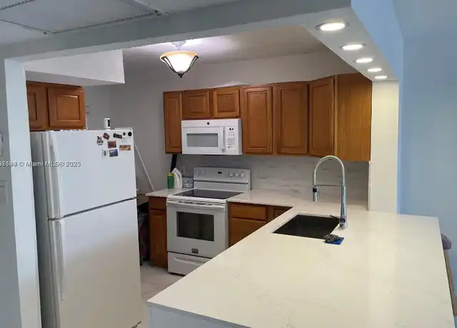 Property at 9420 Poinciana Pl #314, Davie, FL, 33324, 2 beds, 2 baths, [object Object]