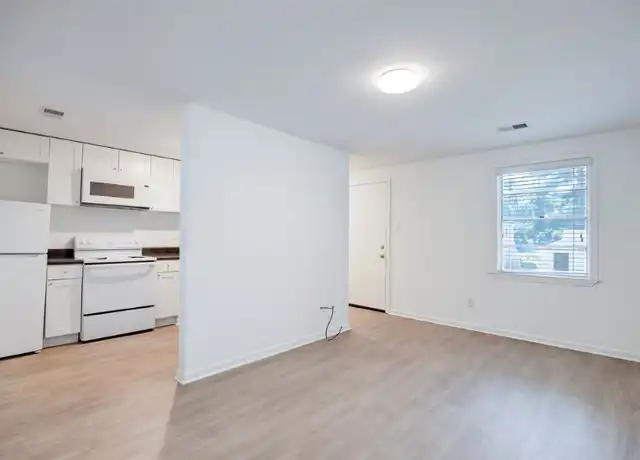 Property at 2038 Southern Ave Unit 5, Memphis, TN, 38114, 1 bed, 1 bath, [object Object]