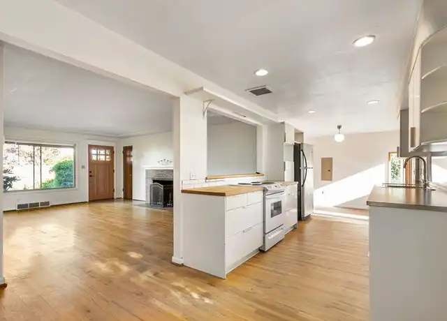 Property at 5546 SE Holgate Blvd, Portland, OR, 97206, 3 beds, 1 bath, [object Object]