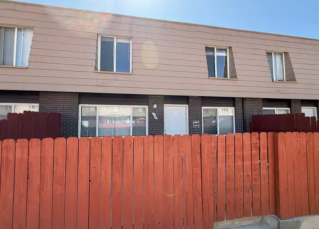 Photo of 18 Ash Ct, Longmont, CO 80503