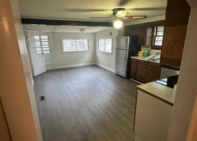 Property at 713 Pine St, Paris, TN, 38242, 3 beds, 1 bath, [object Object]